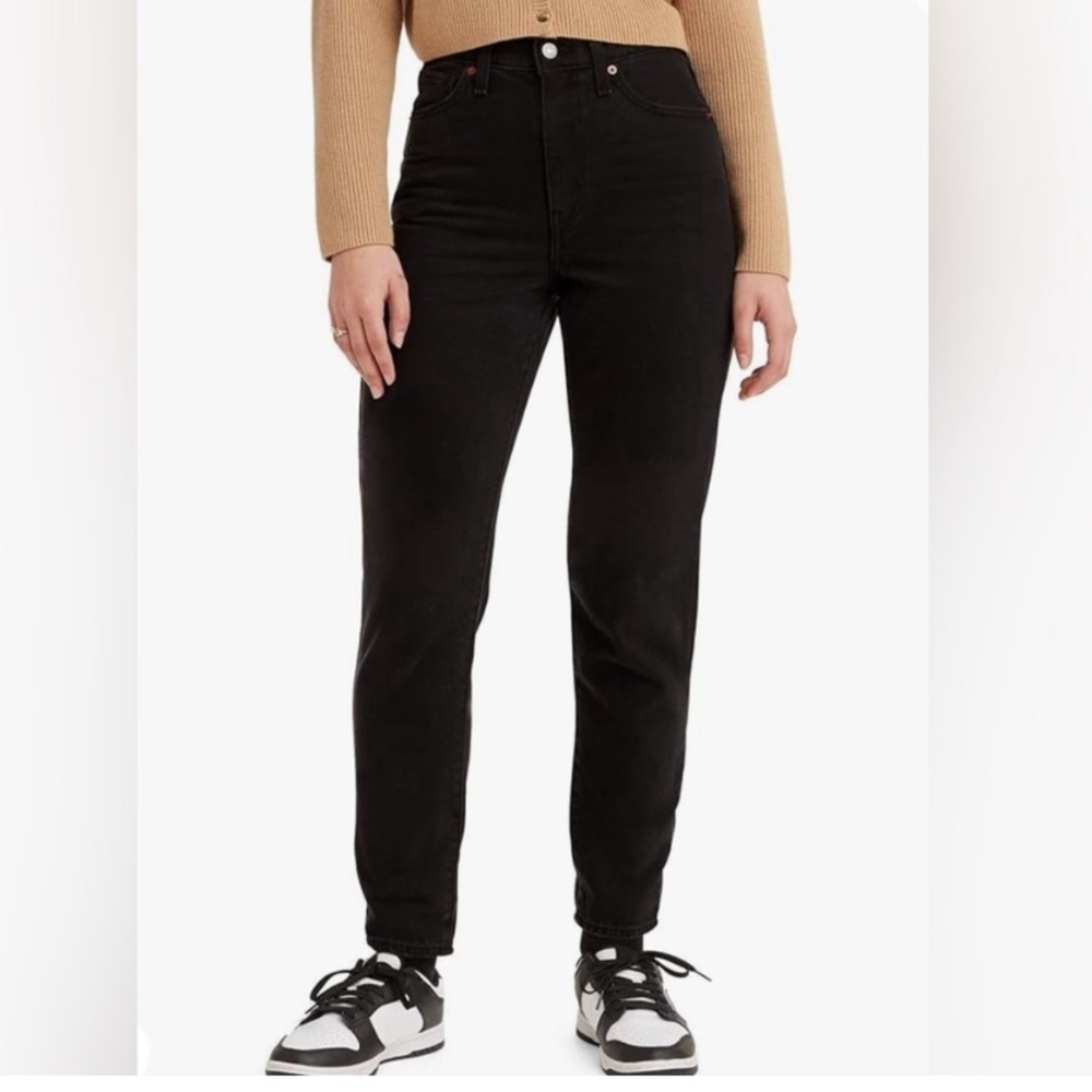 Levi’s High-waisted Mom jean with tapered leg in black, size 30